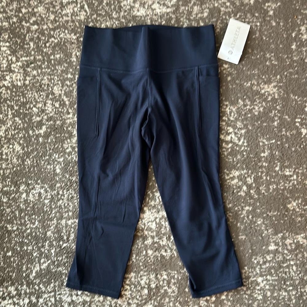 NWT Athleta Salutation Stash Capri